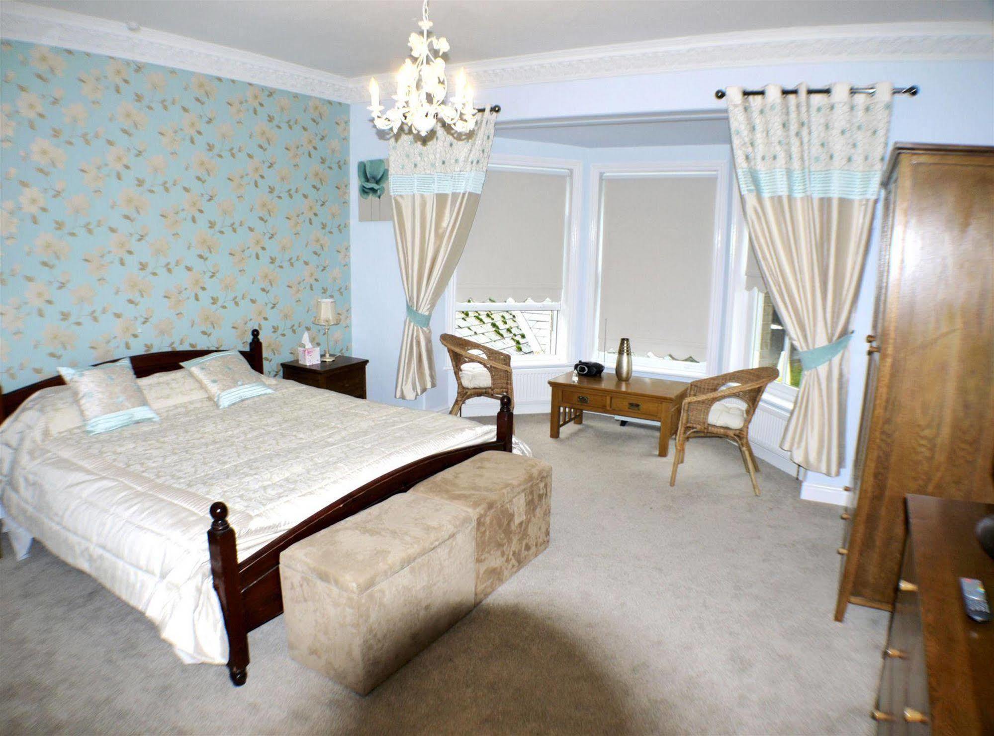 The Salhouse Lodge Hotel Роксхем Экстерьер фото
